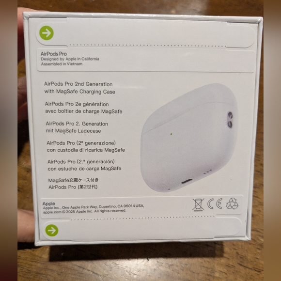 Apple AirPods Pro 2 with Wireless Charging Case - Picture 4 of 7